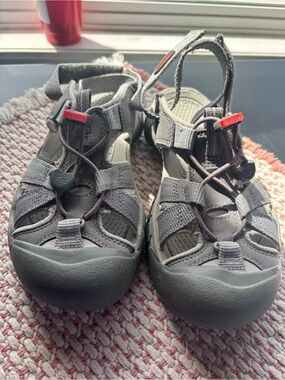 KEEN Newport H2 Sport Sandals Grey/Black Youth Size 6 Waterproof Outdoor Hiking